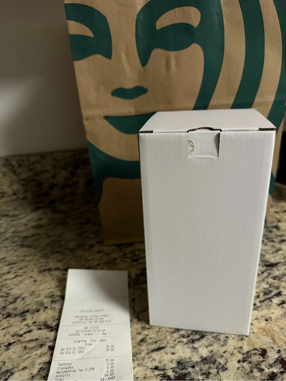 Peanuts x starbucks collab- SNOOPY glass cup.
